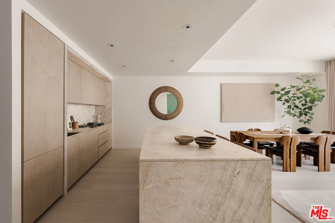 9200 Wilshire Blvd - Photo 1