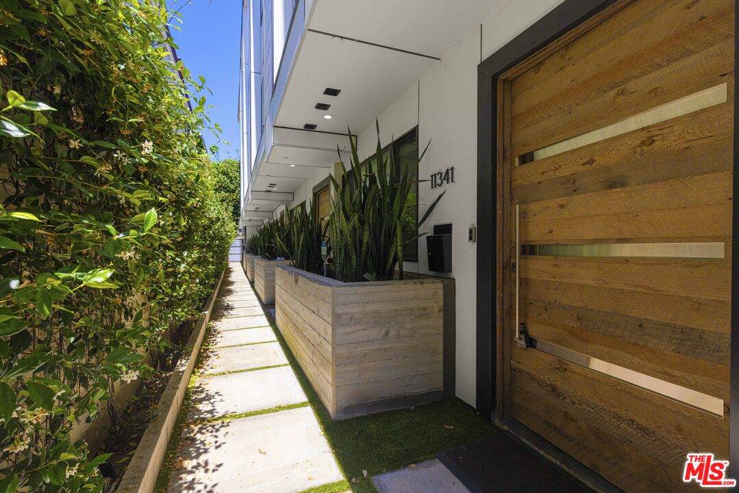 11341 Pearl St - Photo 1