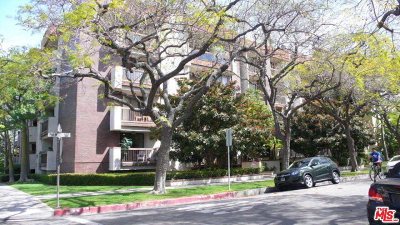 324 Palm Dr - Photo 1
