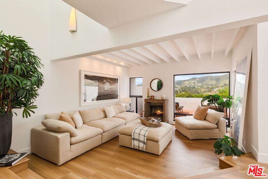 https://bt-photos.global.ssl.fastly.net/carets/orig_boomver_1_26848387-2.jpg