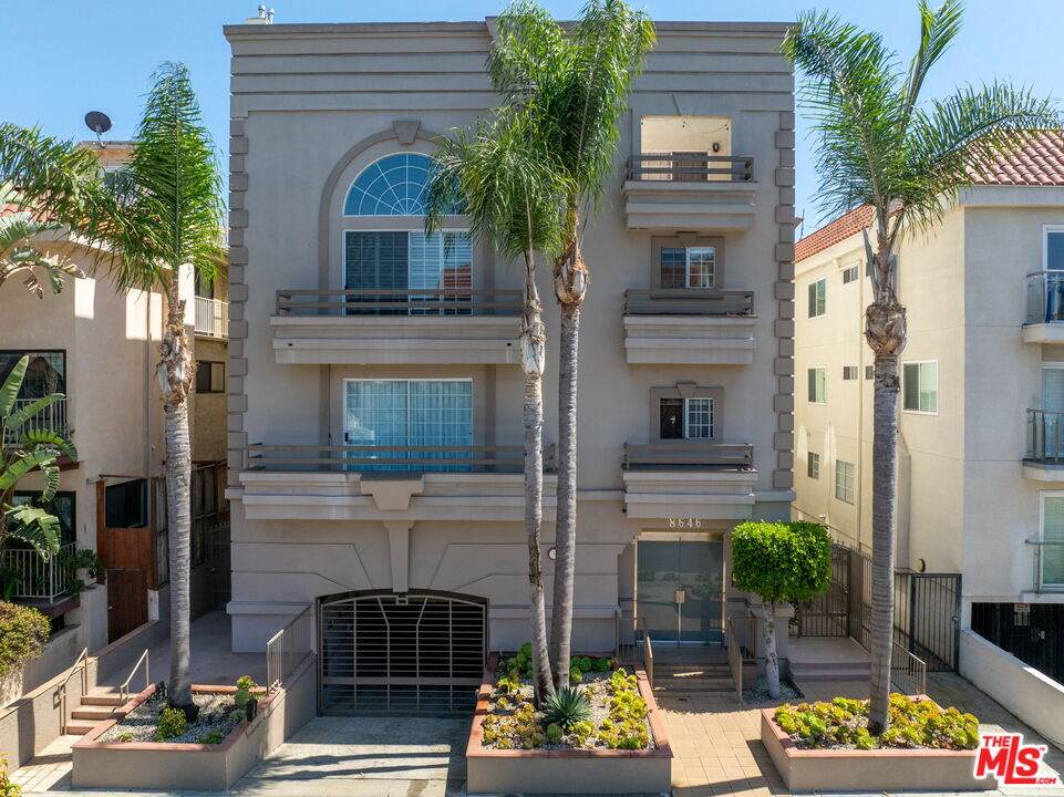 8646 Olympic Blvd - Photo 1