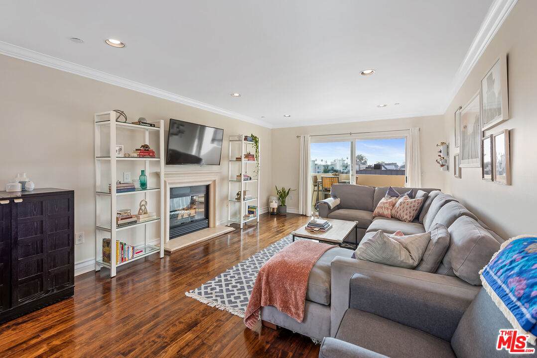 1246 Armacost Ave - Photo 1