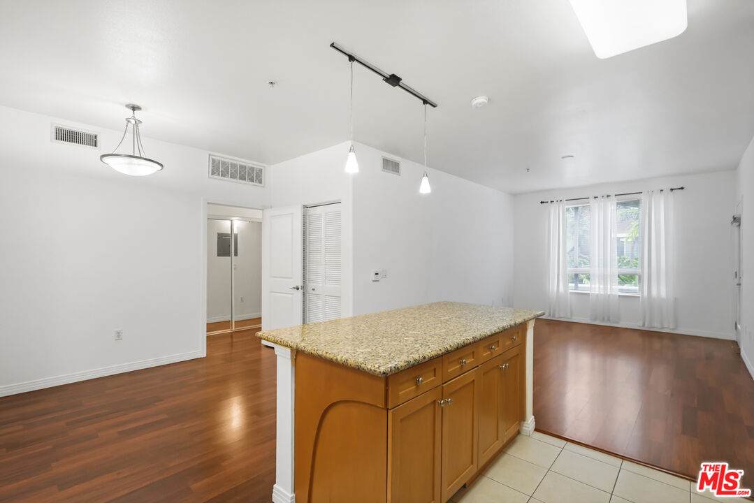 100 Alameda St - Photo 1