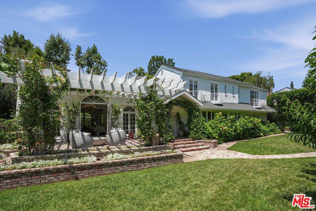 317 Burlingame Ave - Photo 1
