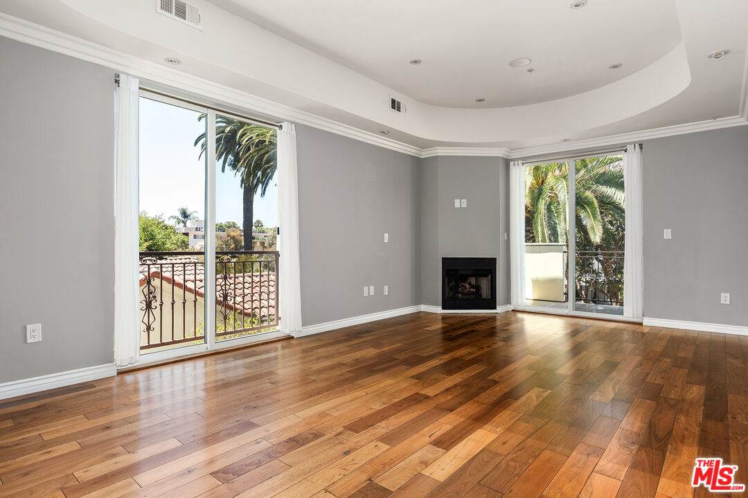 632 Kings Rd - Photo 1