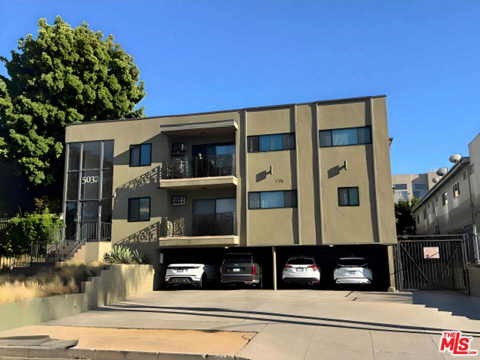 5032 Maplewood Ave - Photo 1