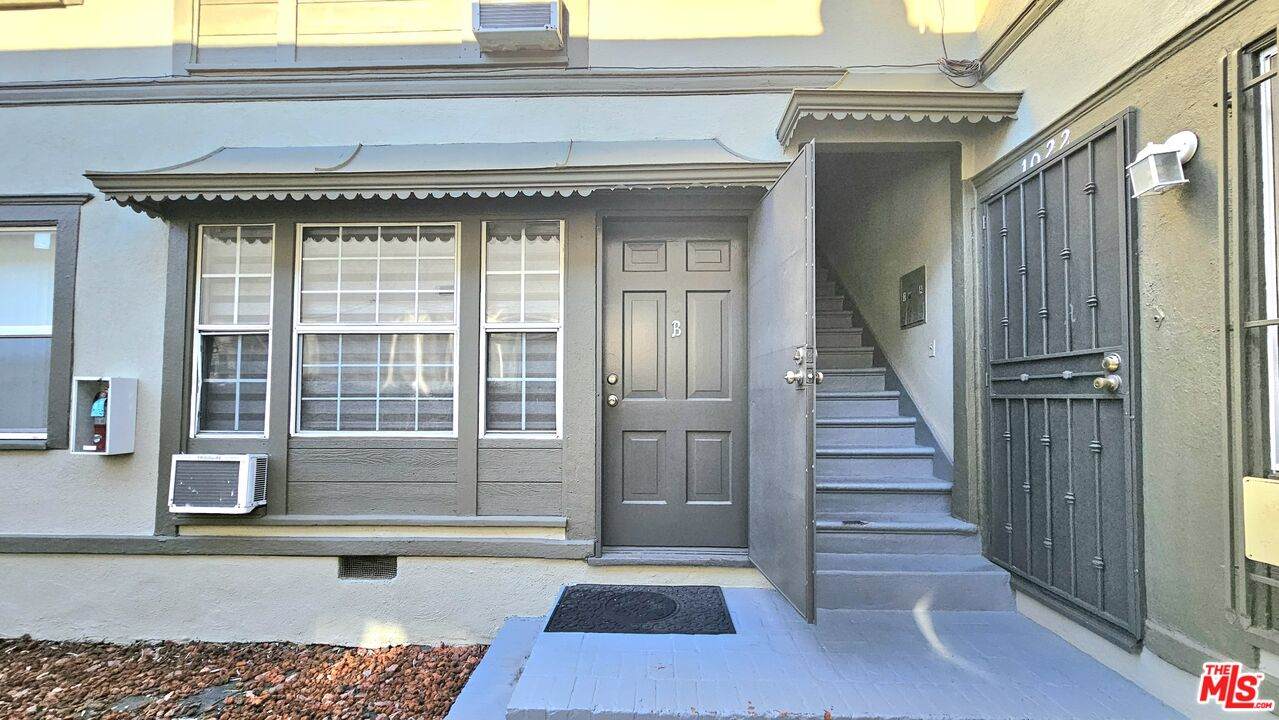 1022 Norton Ave - Photo 1