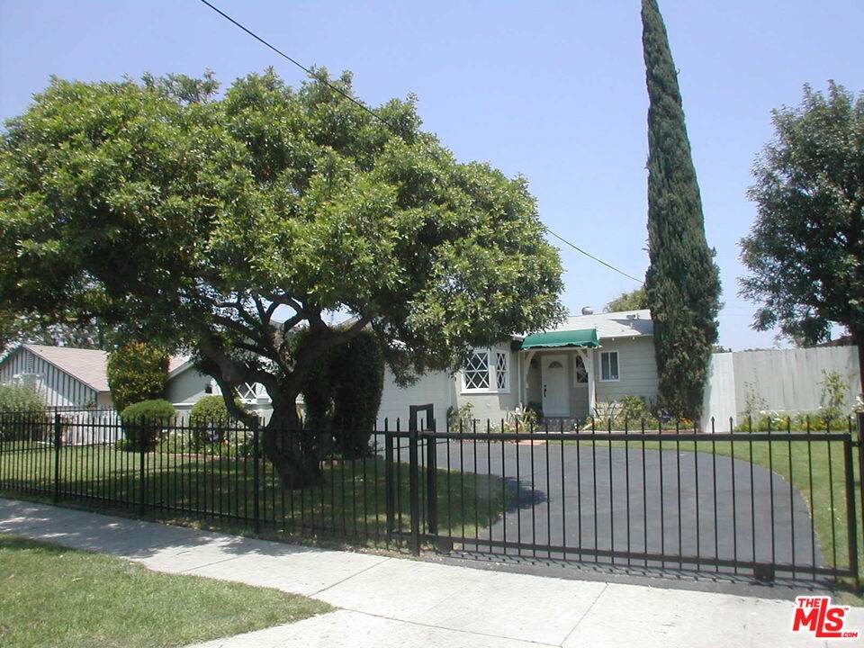 6040 Van Noord Ave - Photo 1
