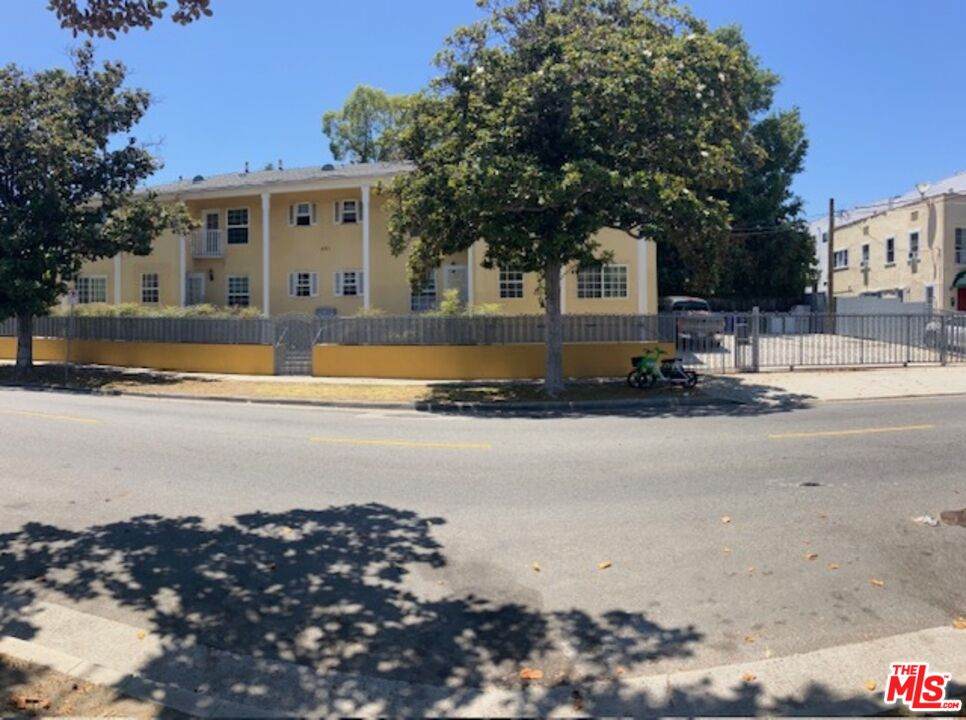 401 Van Ness Ave - Photo 1