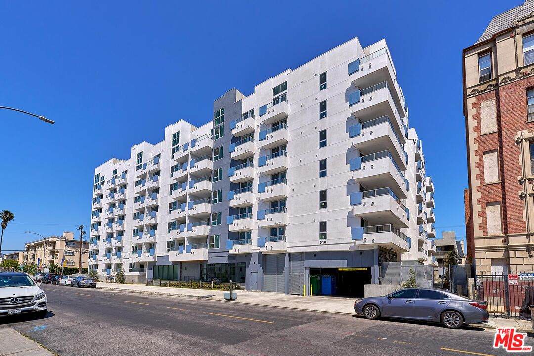 510 Oxford Ave - Photo 1