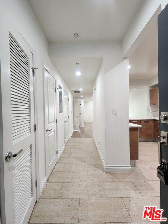 147 Doheny Dr - Photo 1