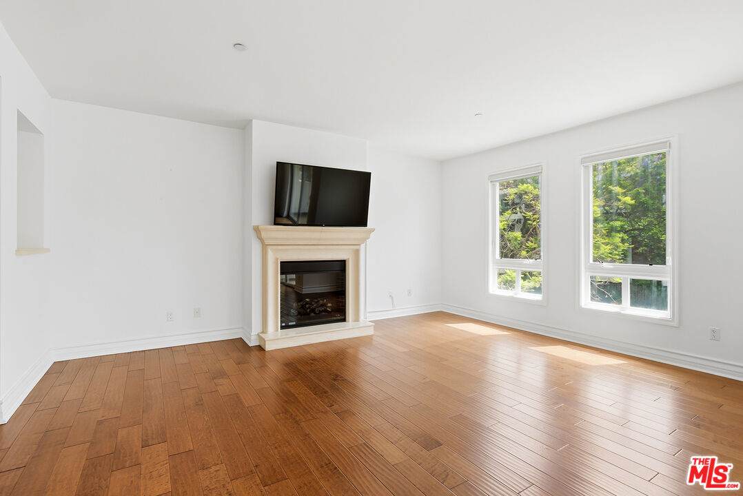 325 Arnaz Dr - Photo 1