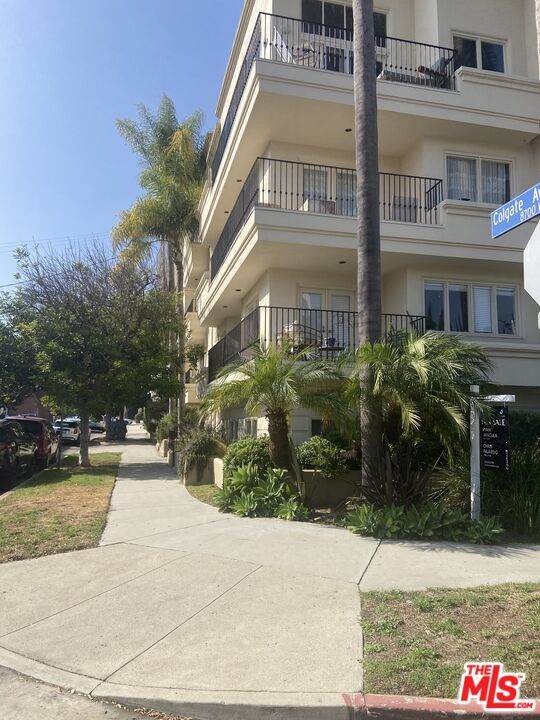 435 Arnaz Dr - Photo 1