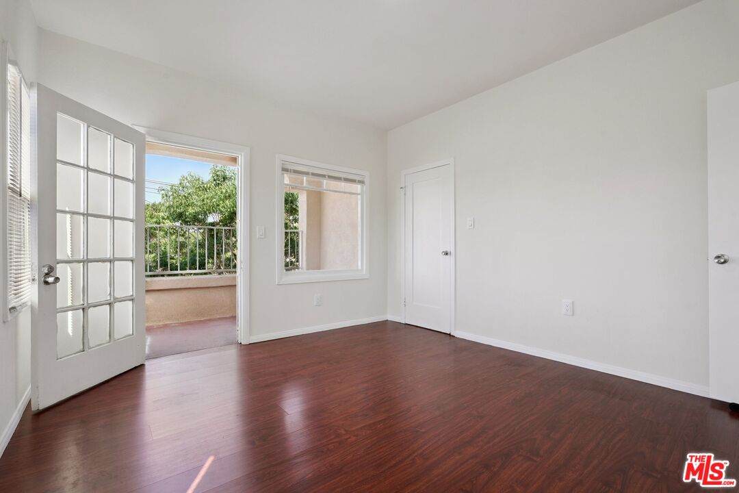 1464-3/4 35th Pl - Photo 1