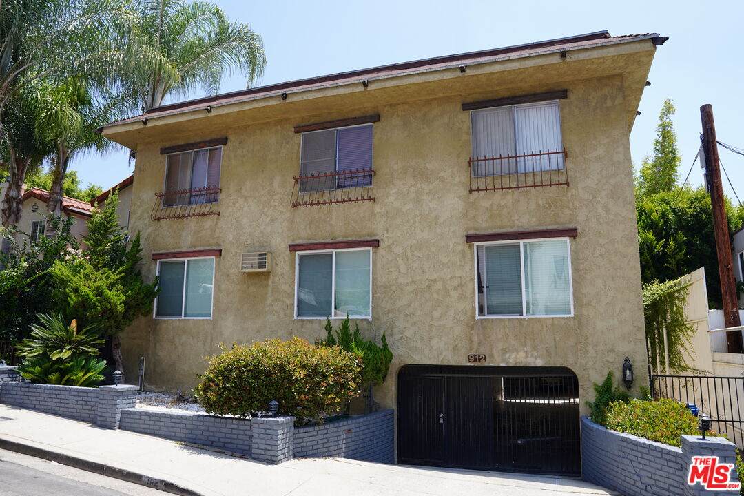 912 Hilldale - Photo 1