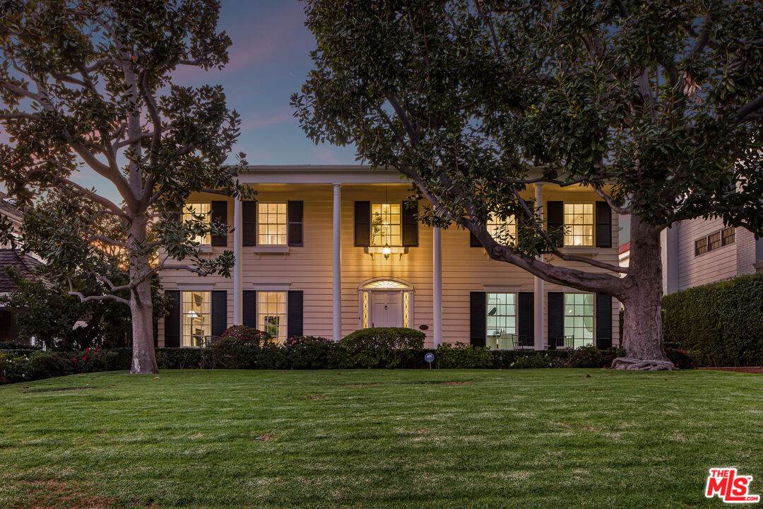 625 Sierra Dr - Photo 1