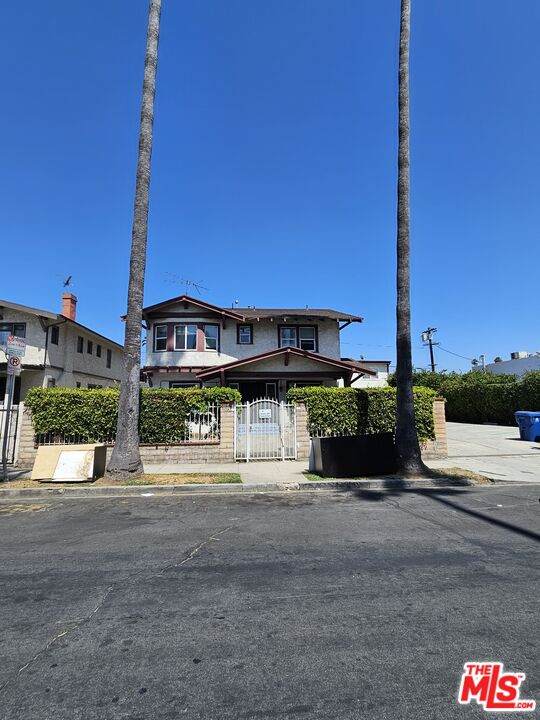 1822 Oxford Ave - Photo 1
