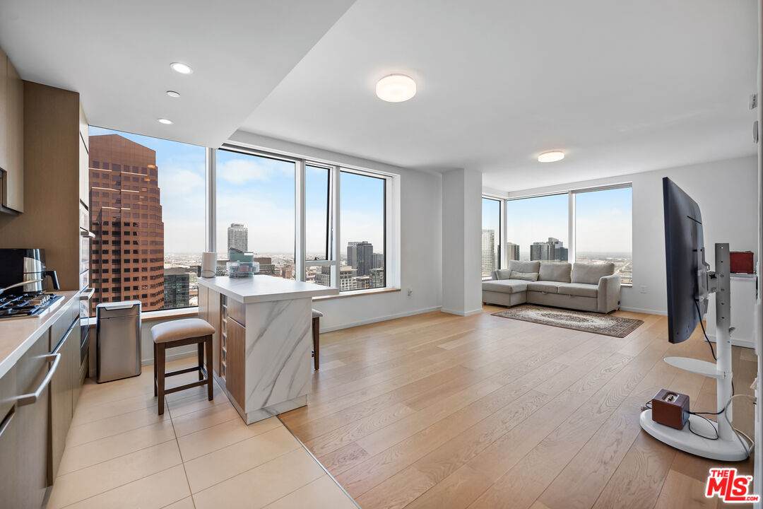 889 Francisco St - Photo 1