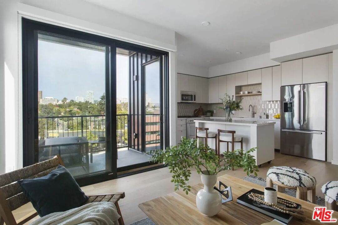 10310 Santa Monica Blvd - Photo 1