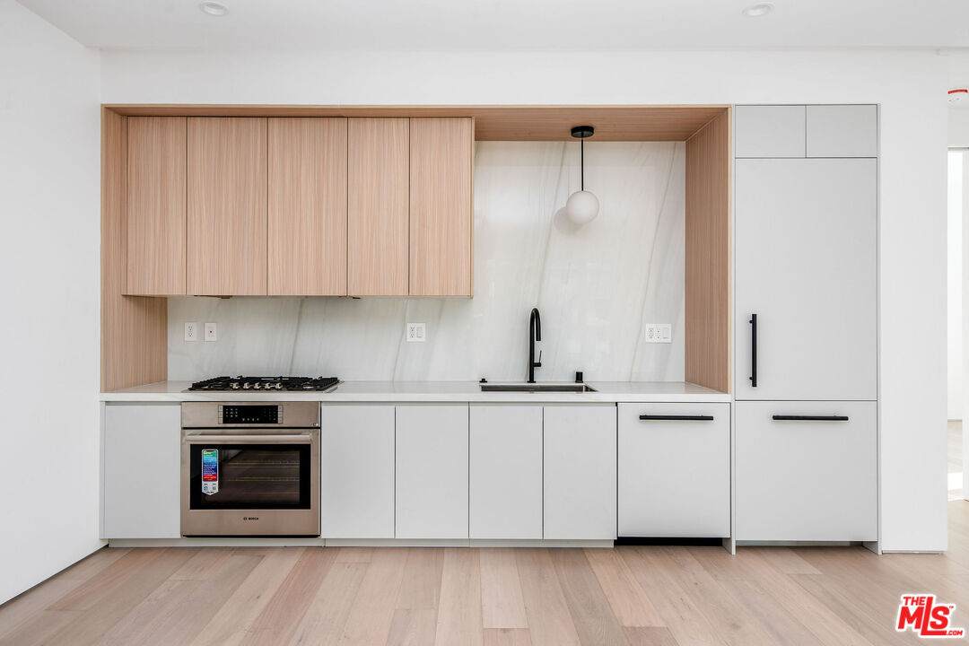 1136 La Cienega Blvd - Photo 1