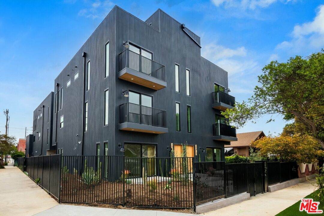 6112 Meridian St - Photo 1