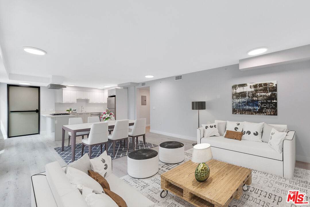 917 Berendo St - Photo 1