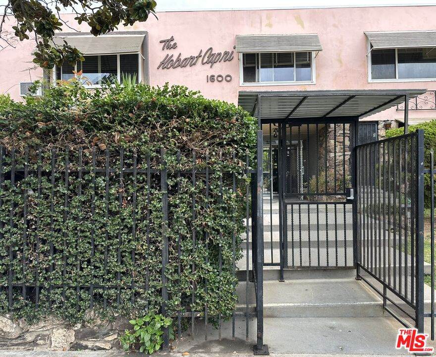 1600 Hobart Blvd - Photo 1