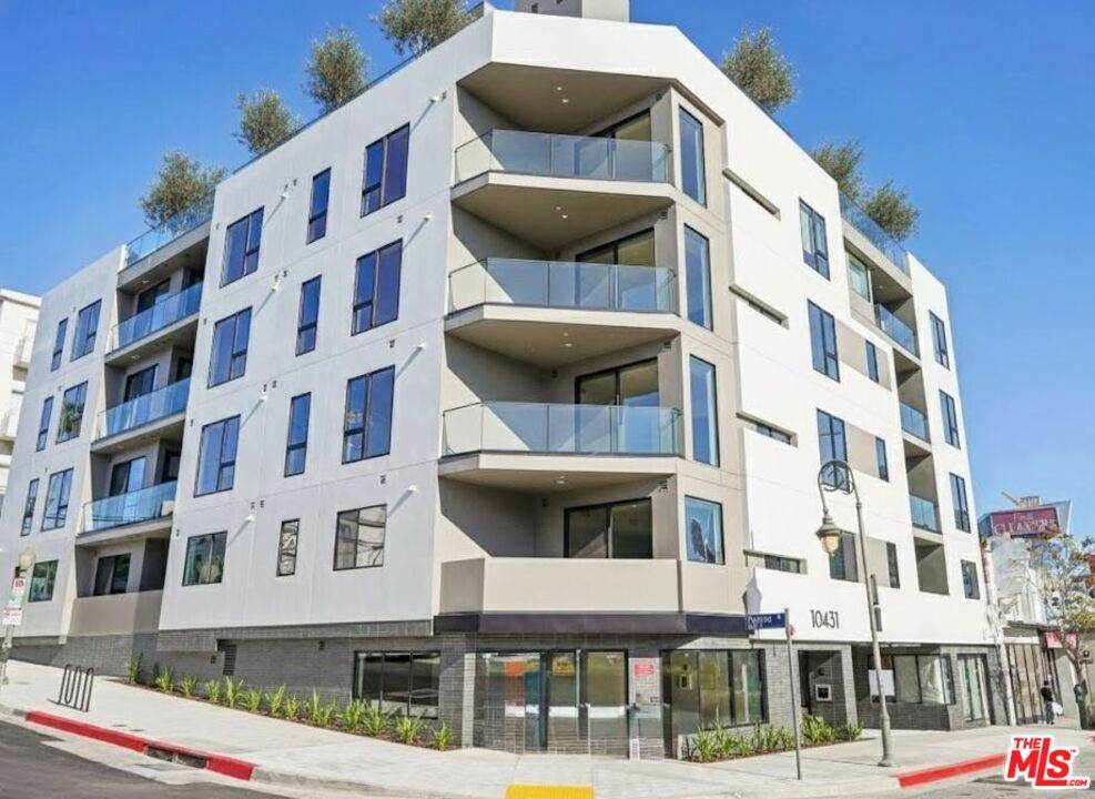 10431 Santa Monica Blvd - Photo 1