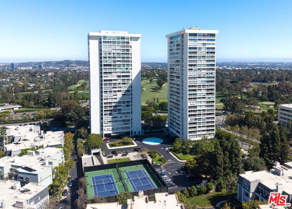 2220 Avenue Of The Stars - Photo 1