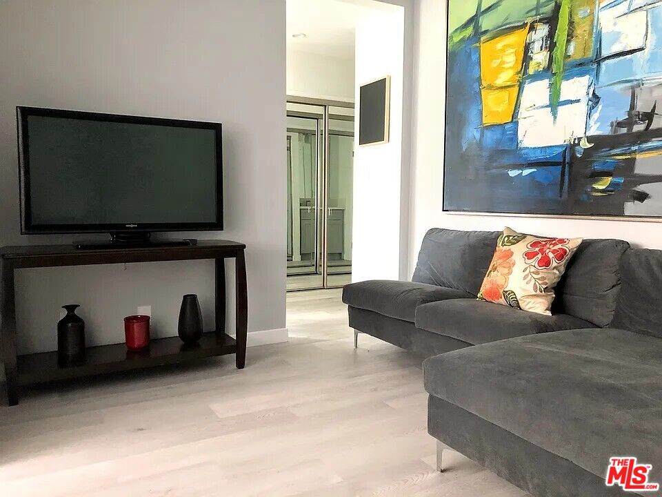 425 Kenmore Ave - Photo 1