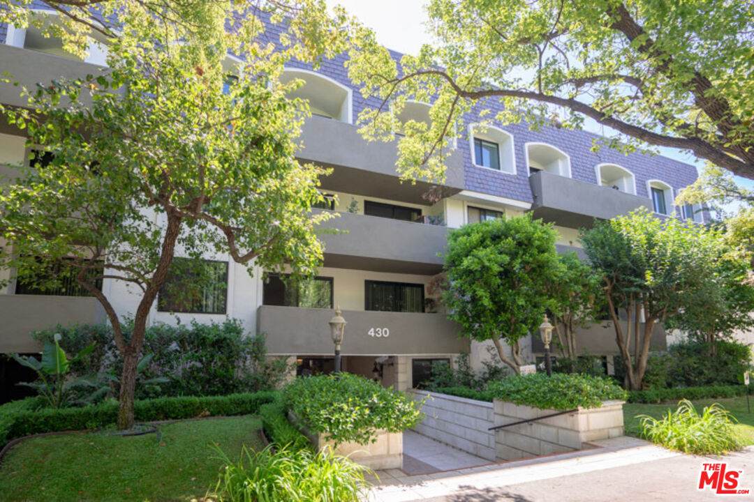 430 Maple Dr - Photo 1
