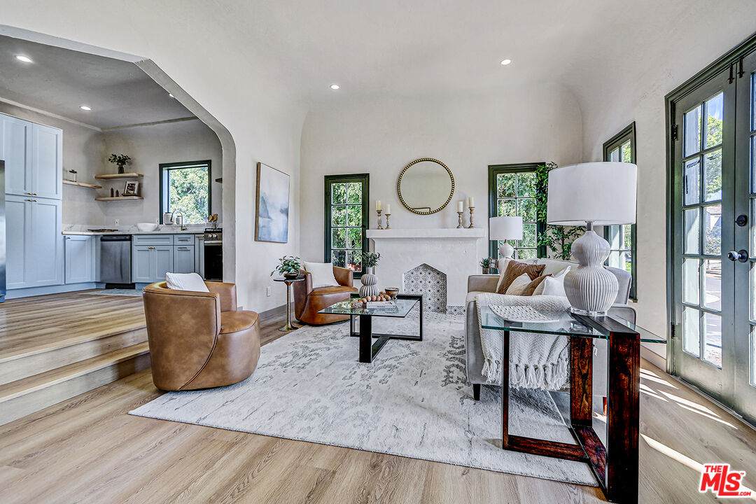 1803 Sycamore Ave - Photo 1