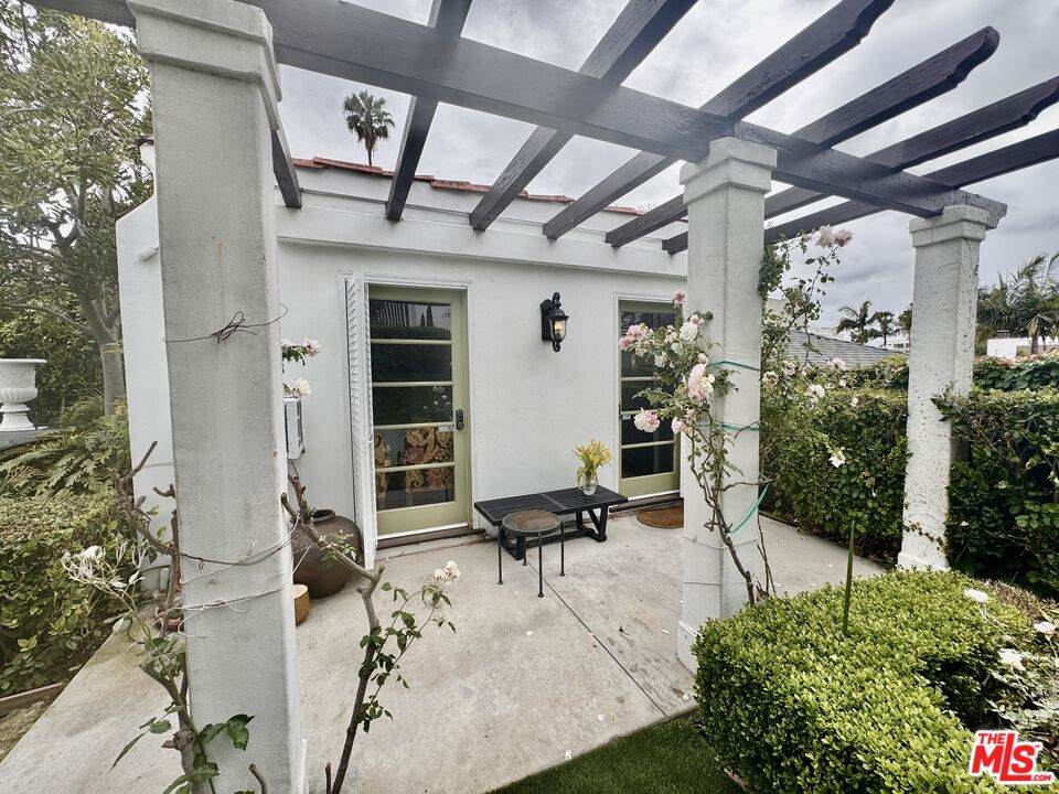 921 Spaulding Ave - Photo 1
