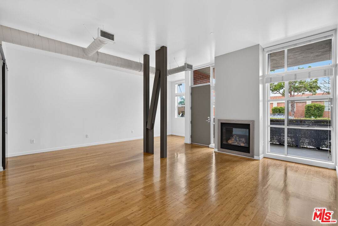 1912 Broadway - Photo 1