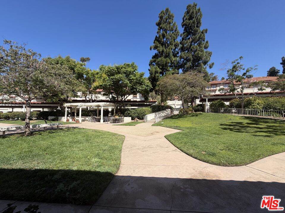 501 Palisades Dr - Photo 1