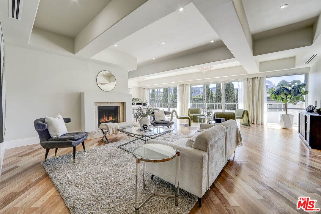 339 Palm Dr - Photo 1