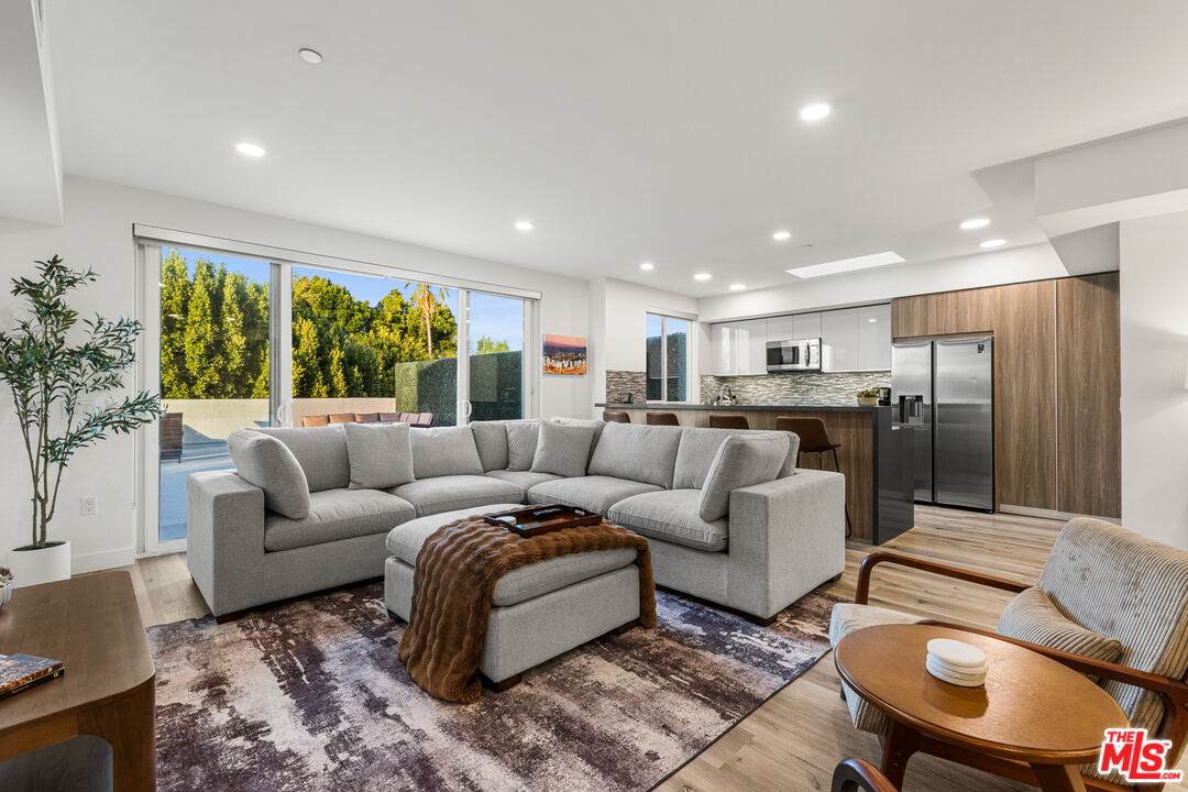 4806 Sylmar Ave Penthouse - Photo 1