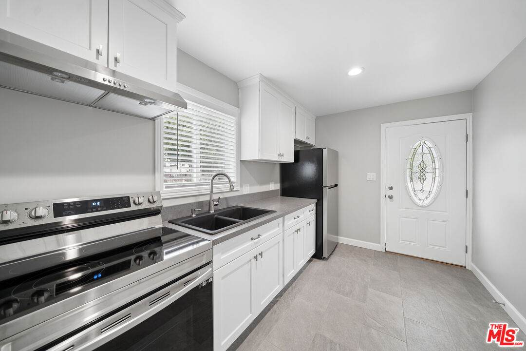 1545 23rd St - Photo 1
