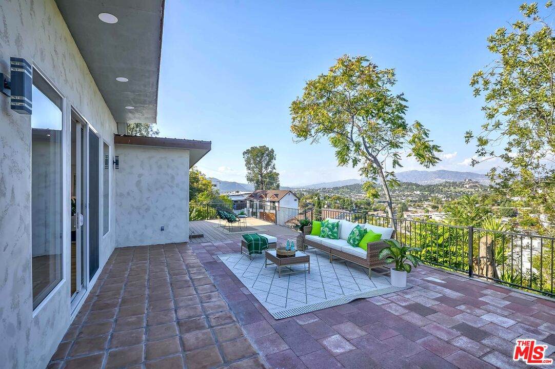 1832 Burnell Dr - Photo 1
