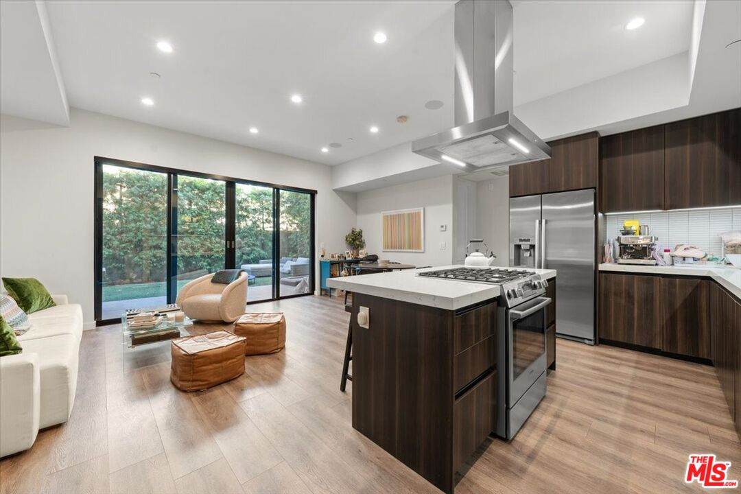 556 Flores St - Photo 1
