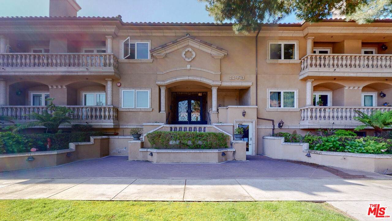 11440 National Blvd - Photo 1