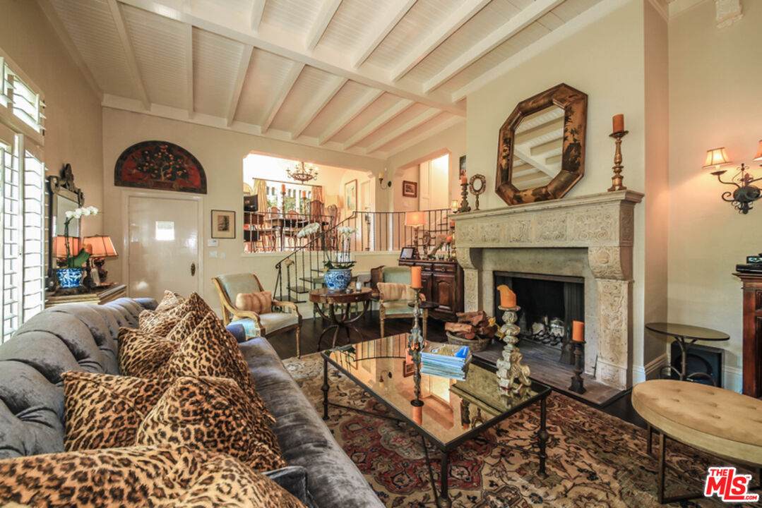1367 Beverly Dr - Photo 1