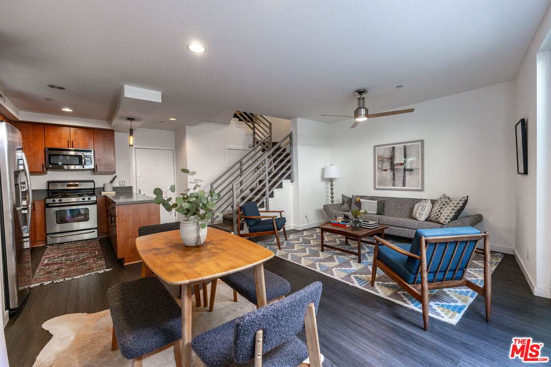 10735 Bloomfield St - Photo 1