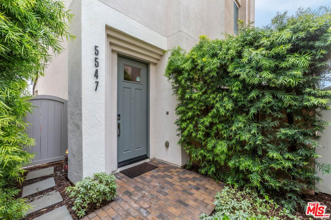 5547 Palm Dr - Photo 1