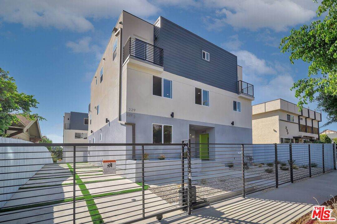 227 Park View St - Photo 1