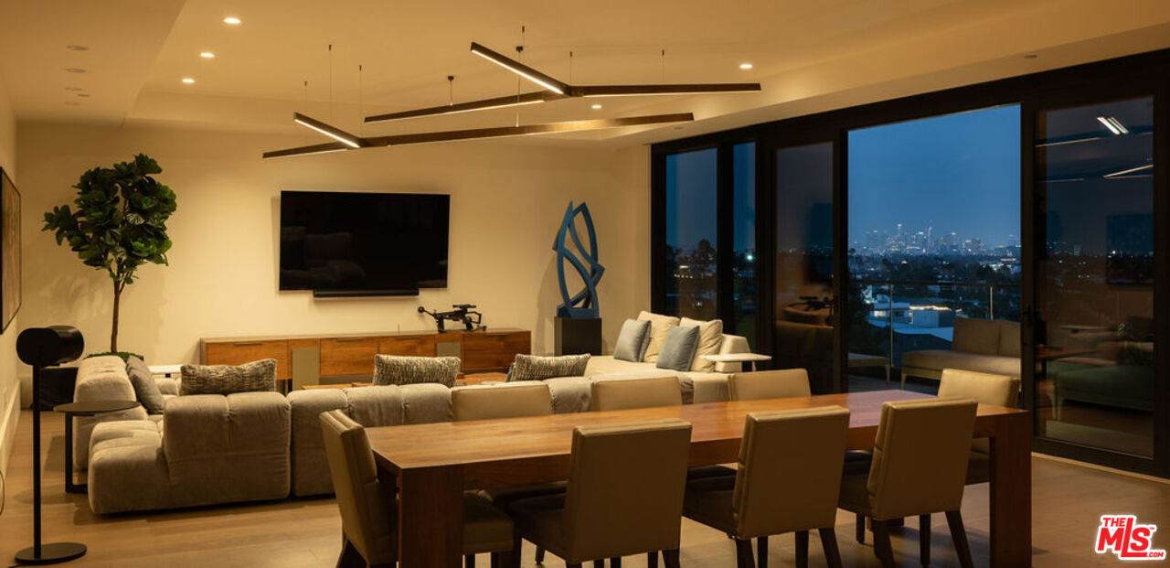 8420 Sunset Blvd - Photo 1