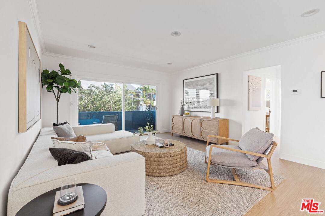 423 Pier Ave - Photo 1