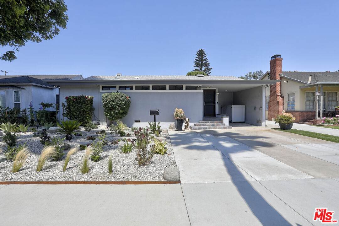 2672 Veteran Ave - Photo 1