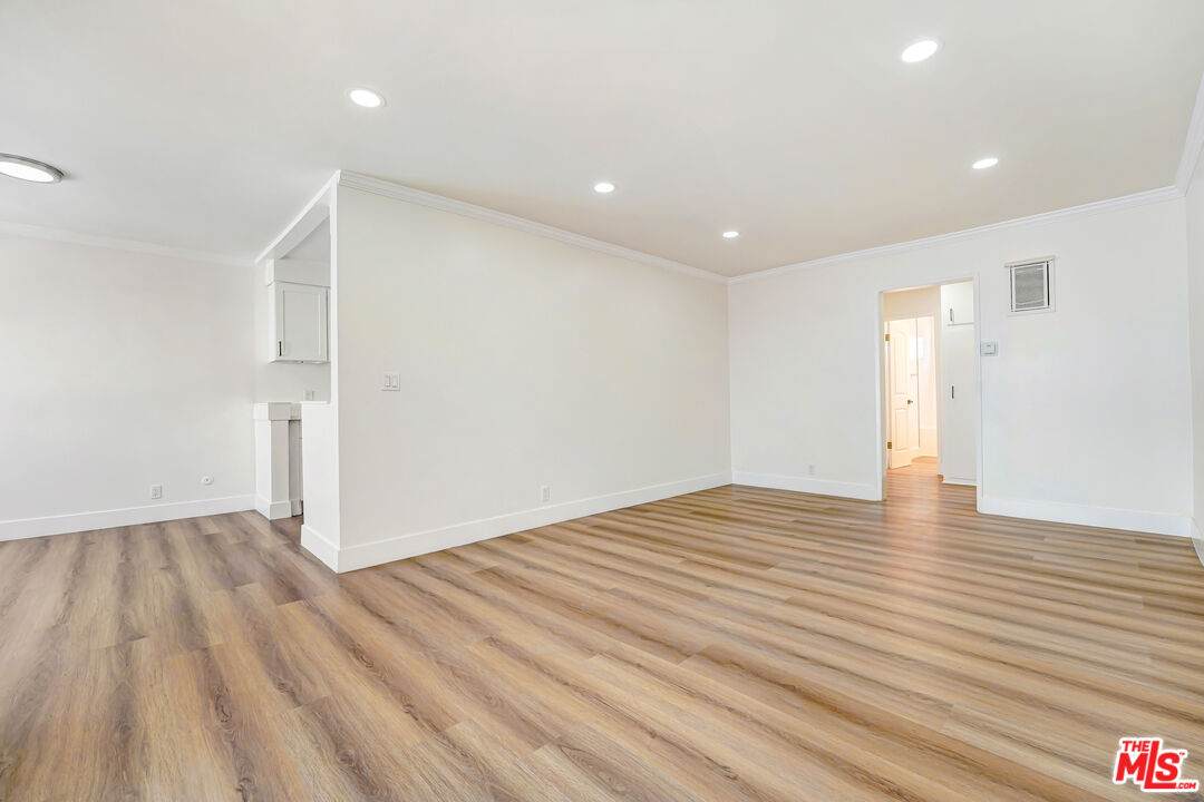 8208 Romaine St - Photo 1