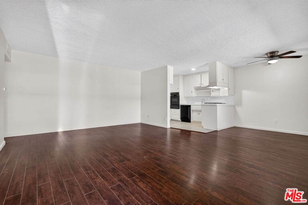 15540 Moorpark St - Photo 1